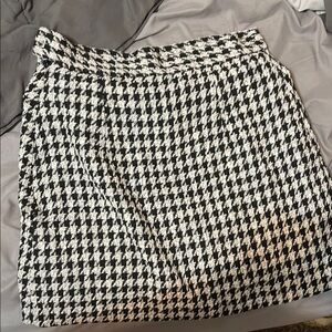 Stylish Black and White Houndstooth Skirt
